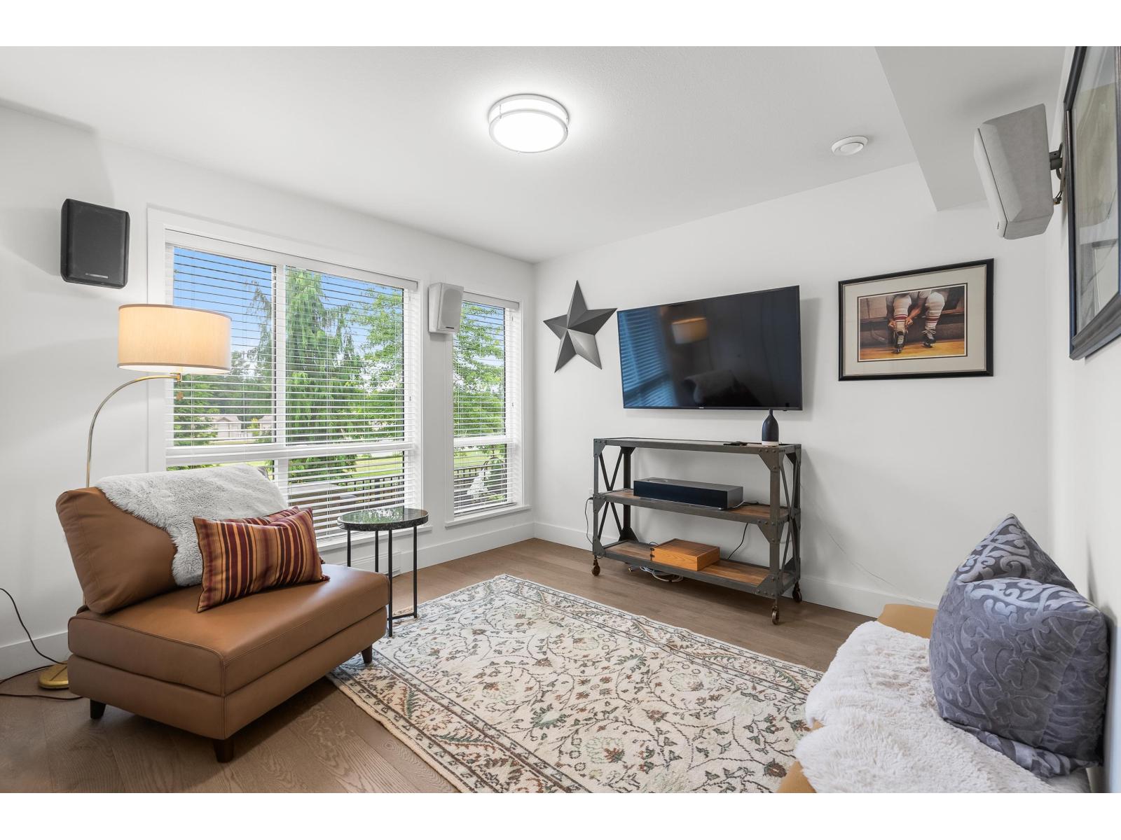 Photo 2 of 53 15775 Mountain View Drive, Surrey BC