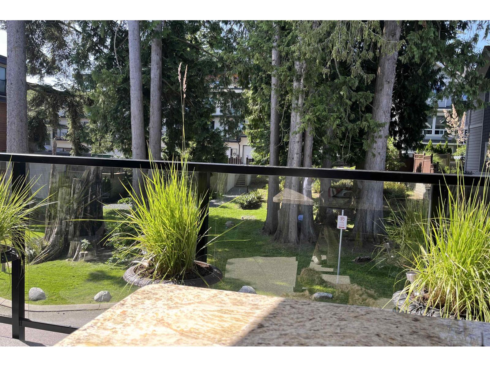 Photo 3 of 53 15775 Mountain View Drive, Surrey BC