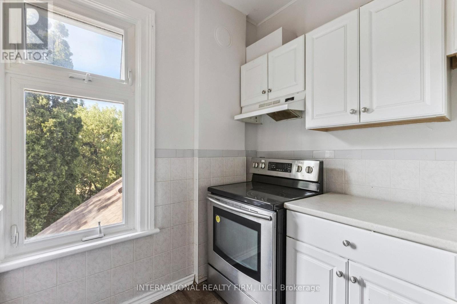 Photo 2 of 54 Marlborough Street, Brantford ON