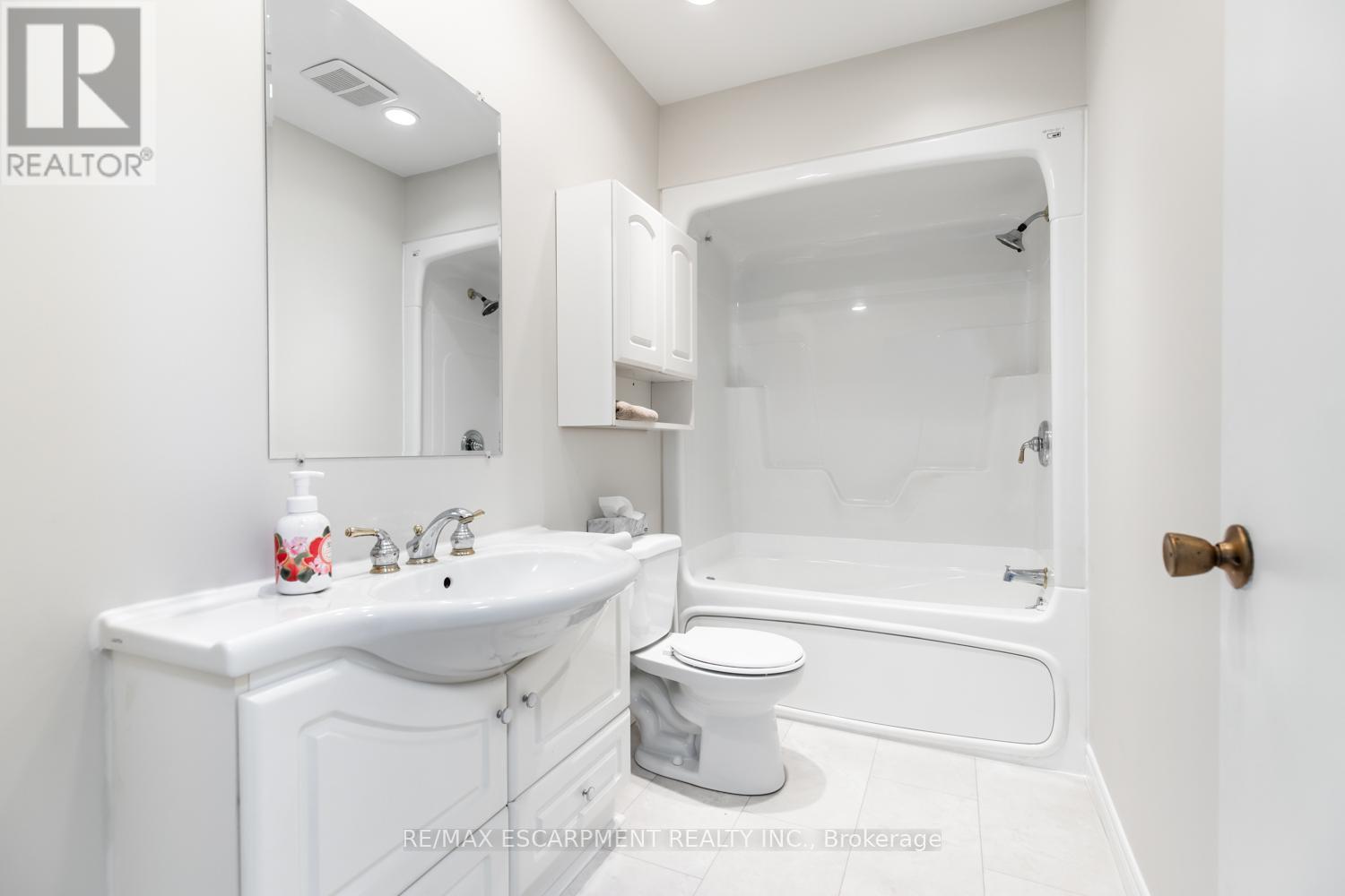 Photo 15 of 2340 King Street E, Hamilton ON