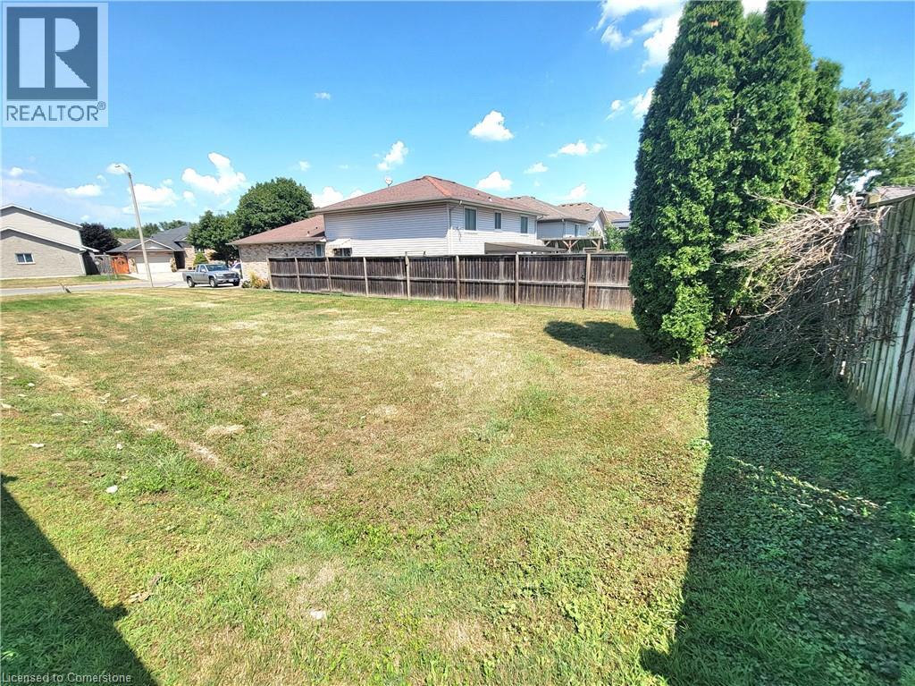 Photo 8 of 6554 Harper Drive, Niagara Falls ON