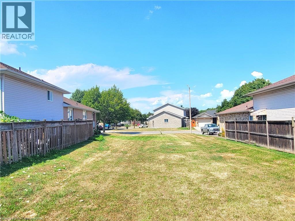 Photo 4 of 6554 Harper Drive, Niagara Falls ON