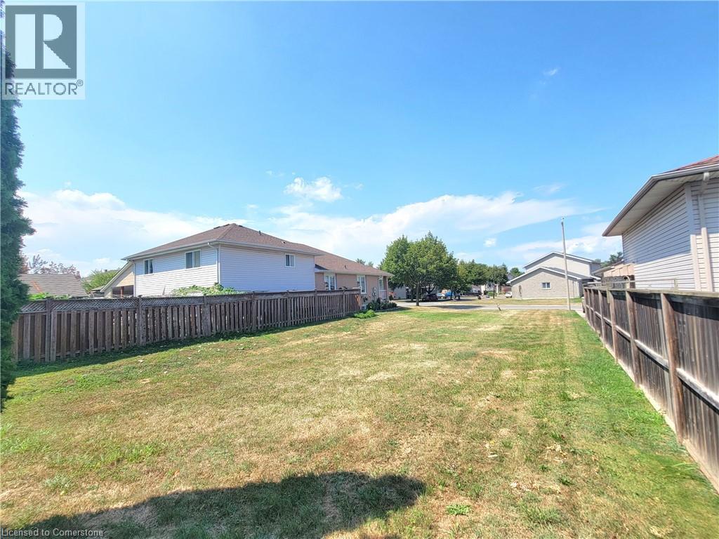 Photo 12 of 6554 Harper Drive, Niagara Falls ON