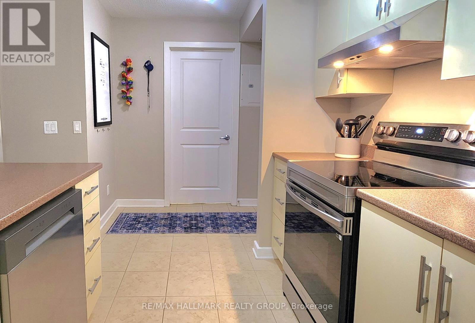 Photo 12 of 209 138 Somerset Street W, Ottawa ON