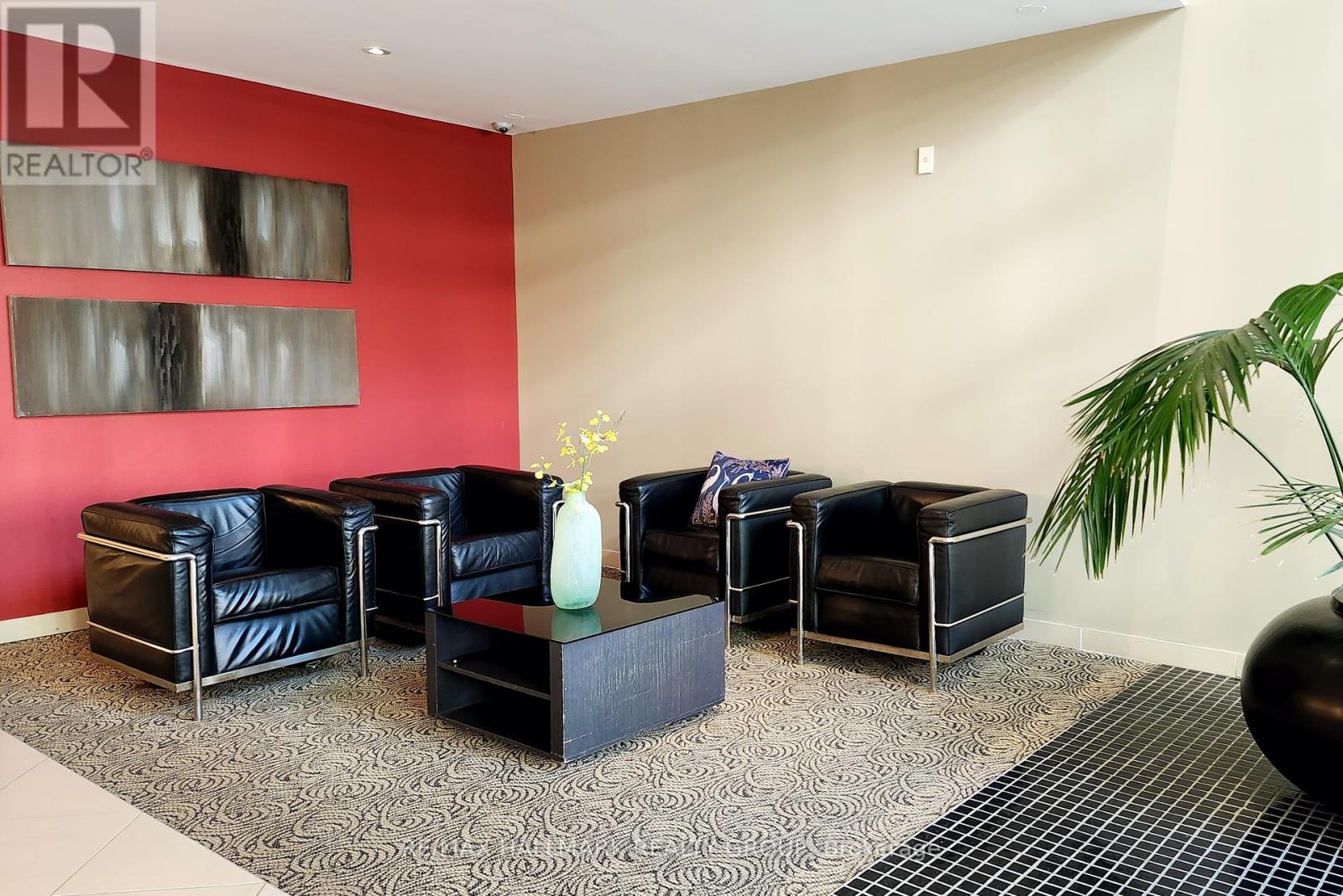 Photo 7 of 209 138 Somerset Street W, Ottawa ON