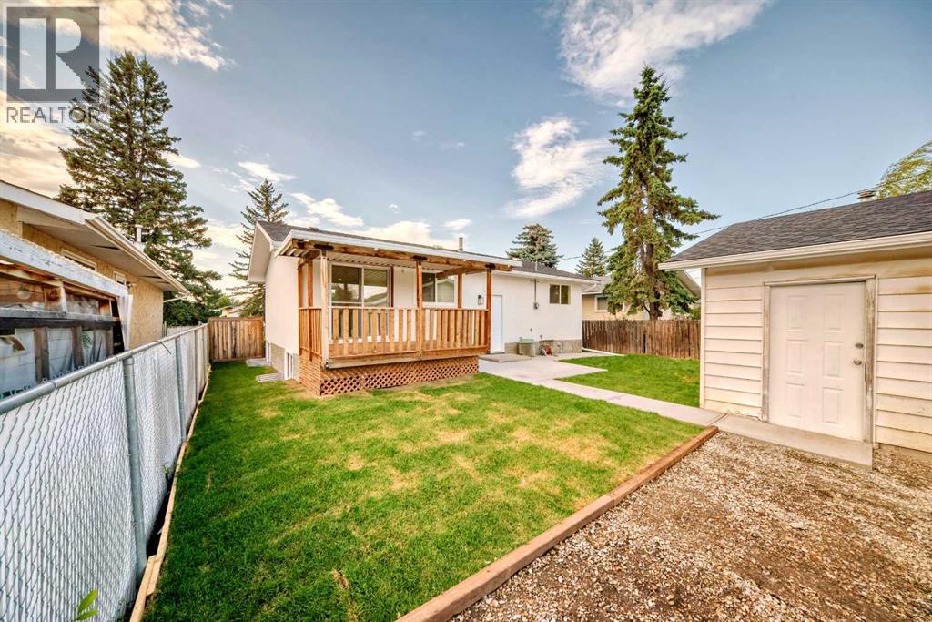 256 Penbrooke Close SE, Calgary, Alberta