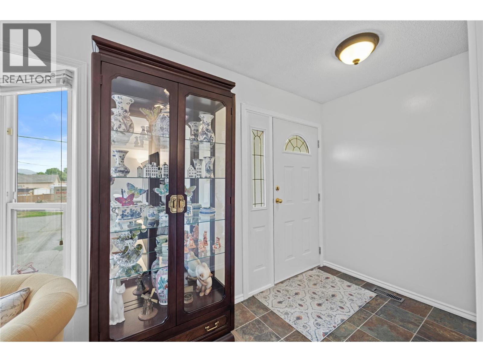 Photo 6 of 353 Reighmount Drive, Kamloops BC