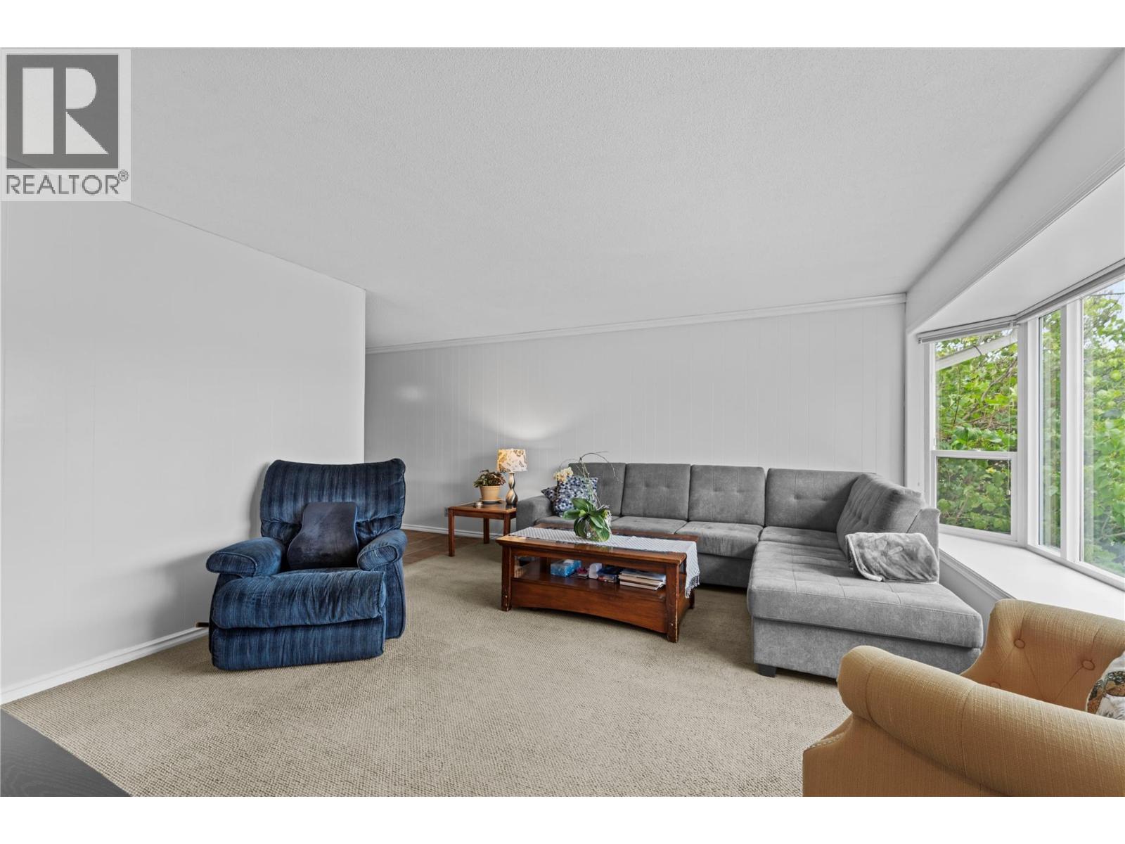 Photo 4 of 353 Reighmount Drive, Kamloops BC