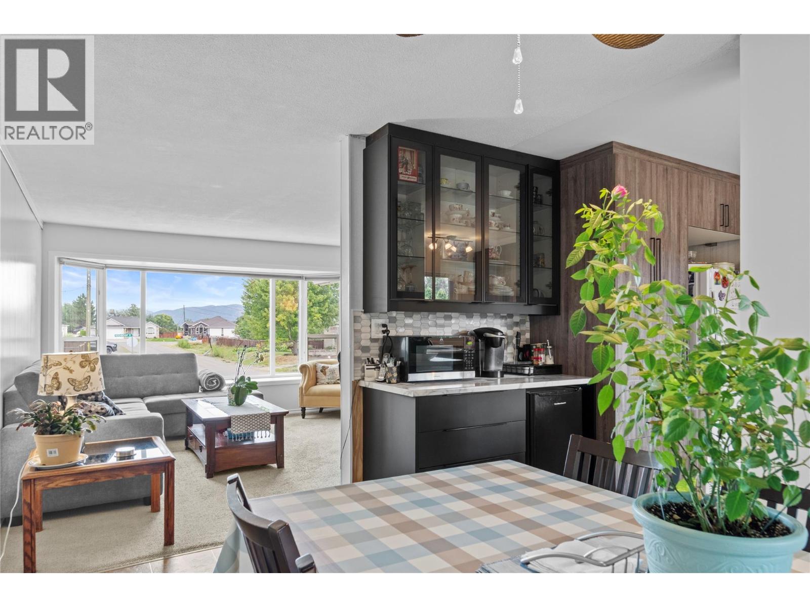 Photo 10 of 353 Reighmount Drive, Kamloops BC