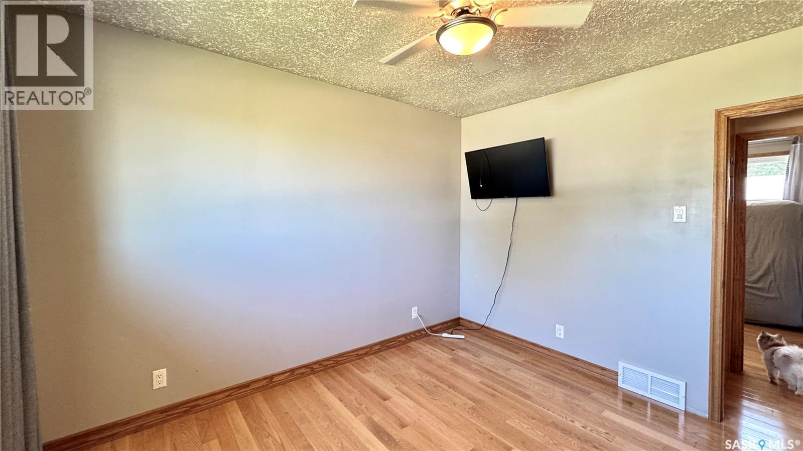 Photo 11 of 110 Stanley Street, Elbow SK