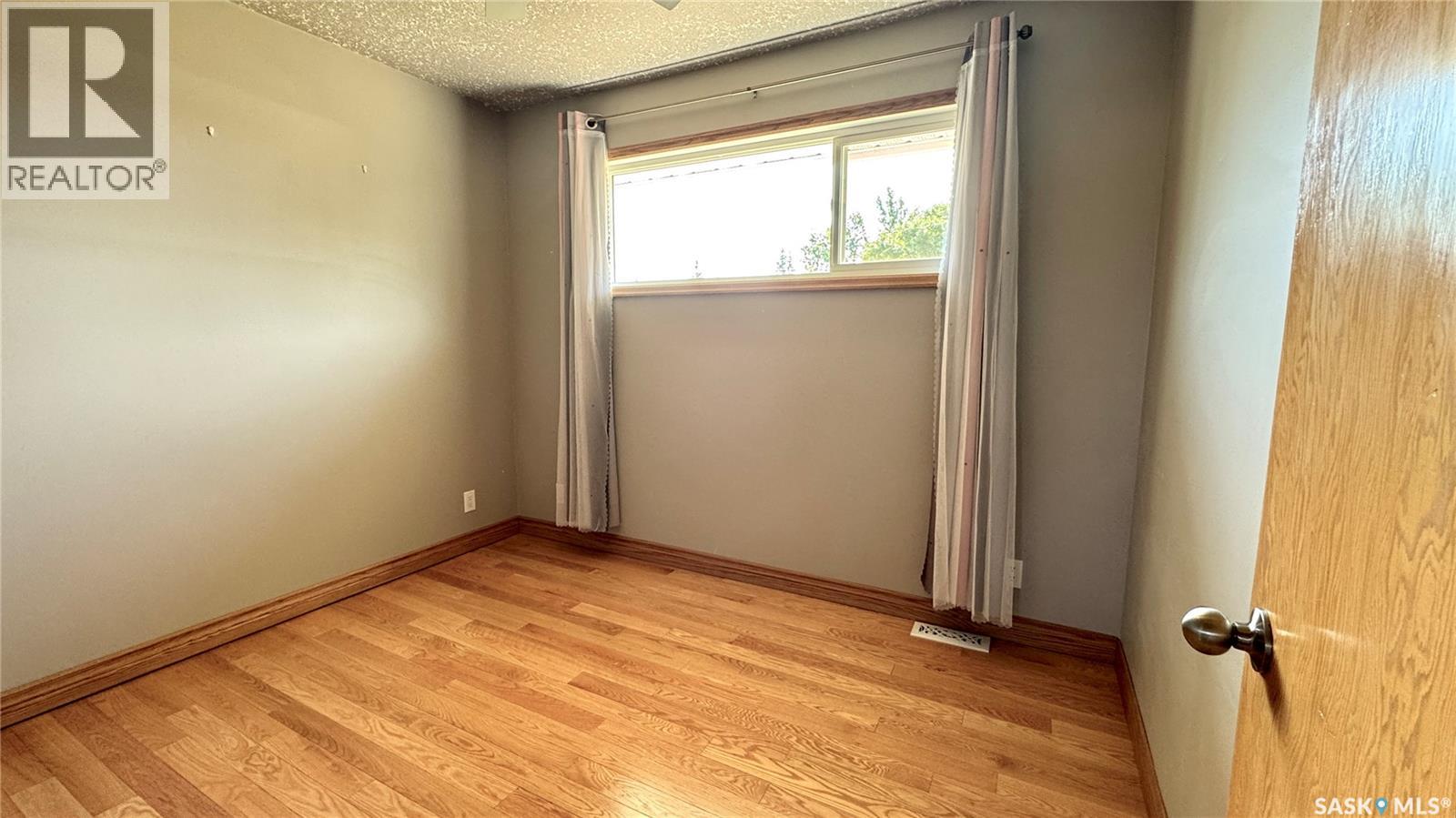 Photo 9 of 110 Stanley Street, Elbow SK