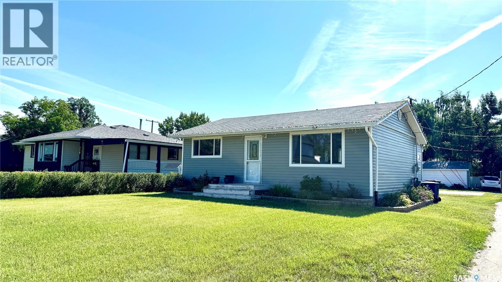 Photo 4 of 110 Stanley Street, Elbow SK