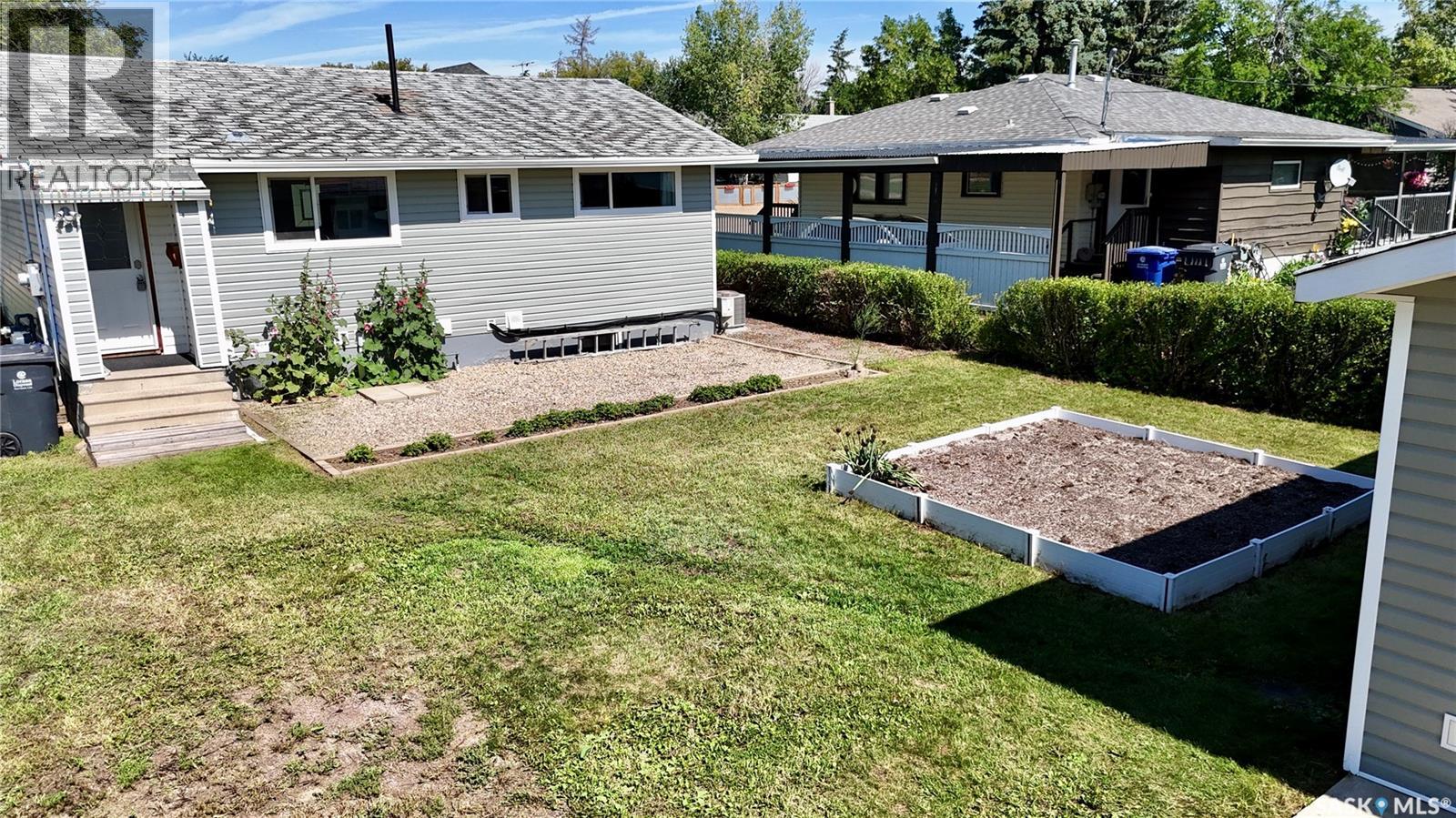 Photo 35 of 110 Stanley Street, Elbow SK