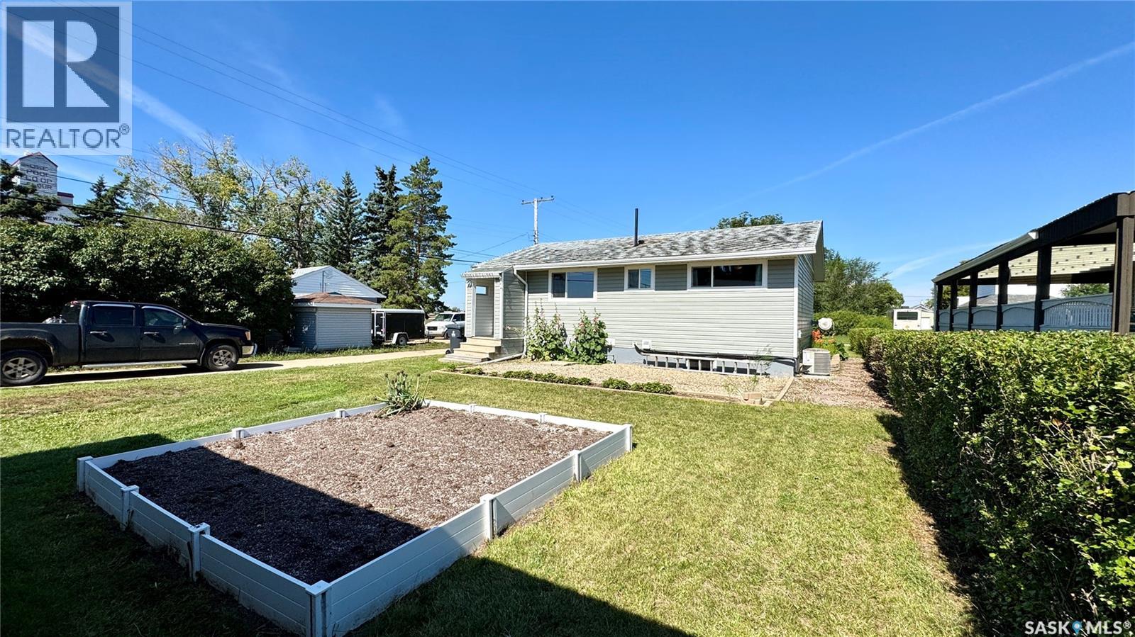 Photo 5 of 110 Stanley Street, Elbow SK