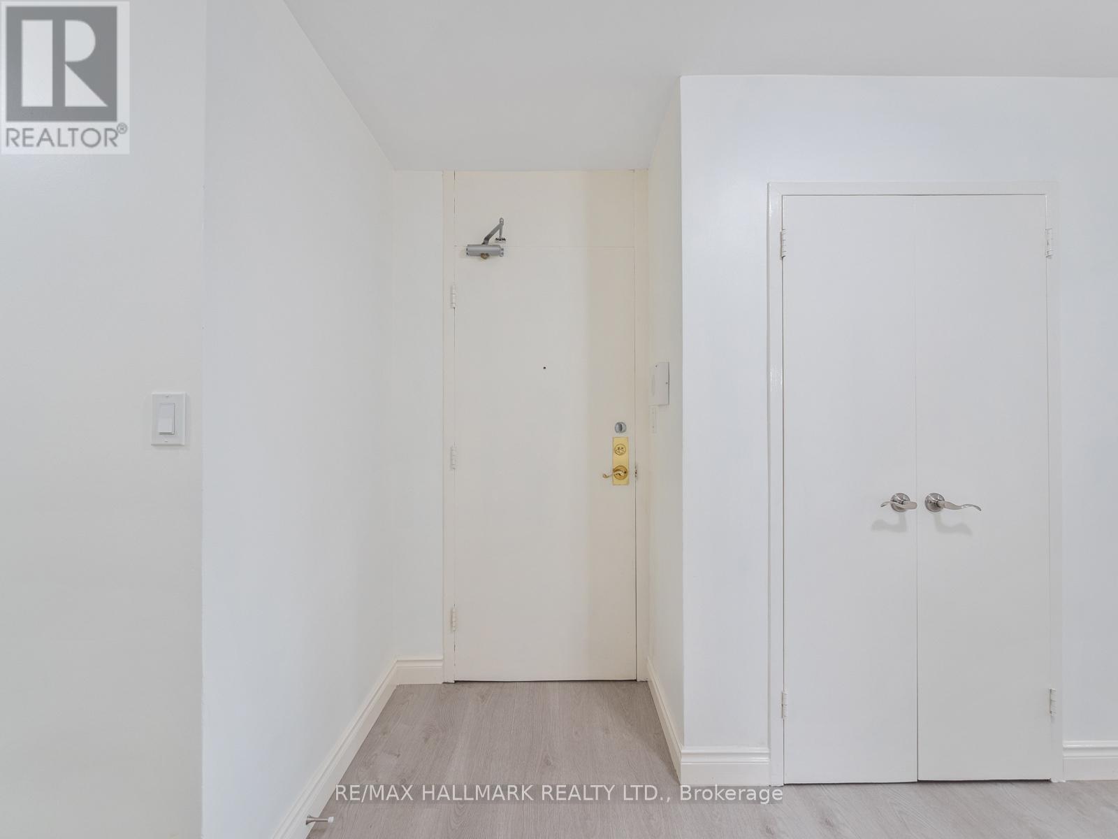 Photo 4 of 206 115 Antibes Drive, Toronto ON