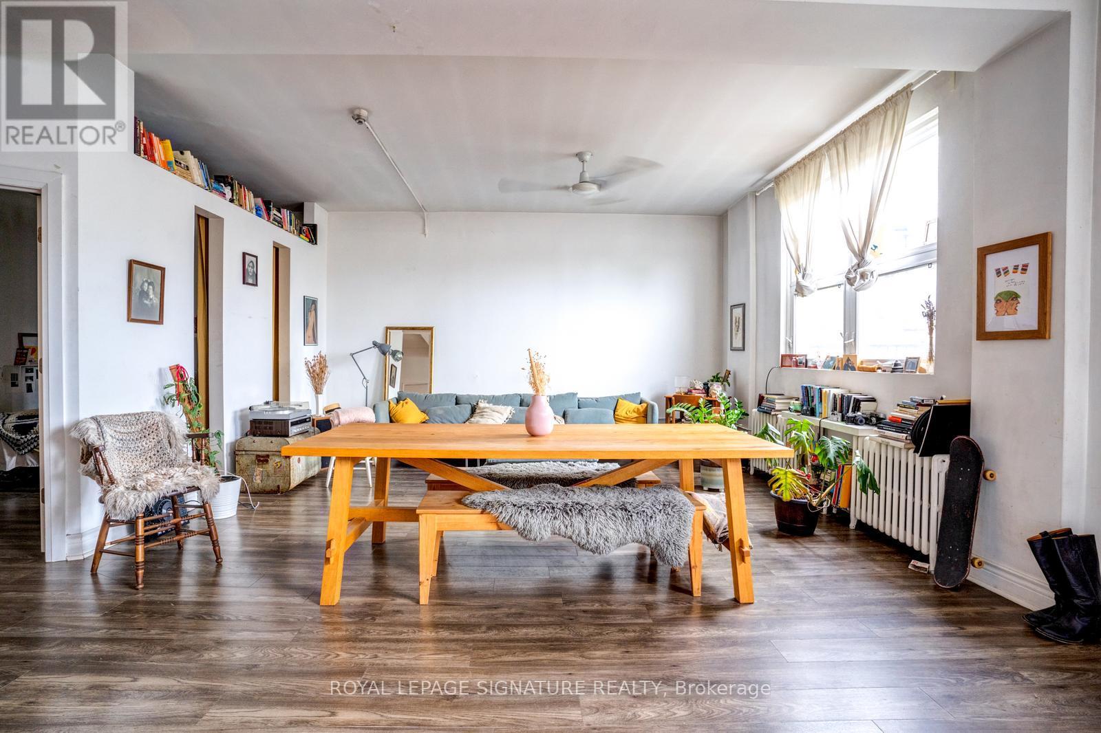 Photo 6 of Upper Rear 926 King Street W, Toronto ON