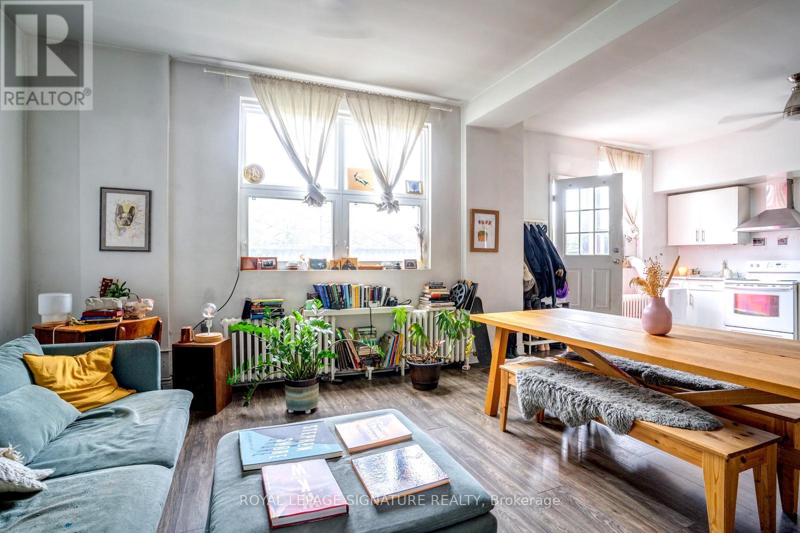 Photo 5 of Upper Rear 926 King Street W, Toronto ON