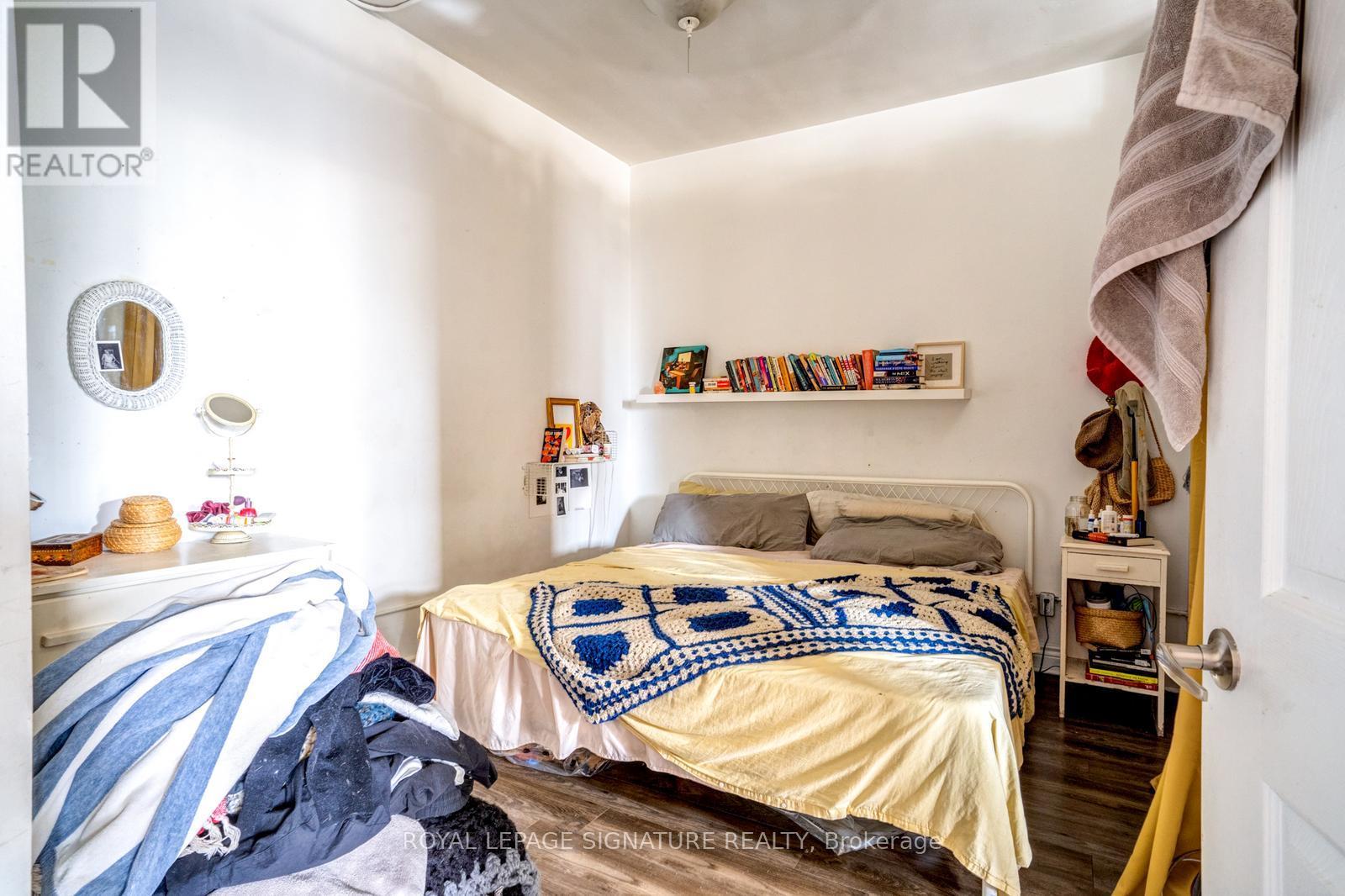 Photo 4 of Upper Rear 926 King Street W, Toronto ON