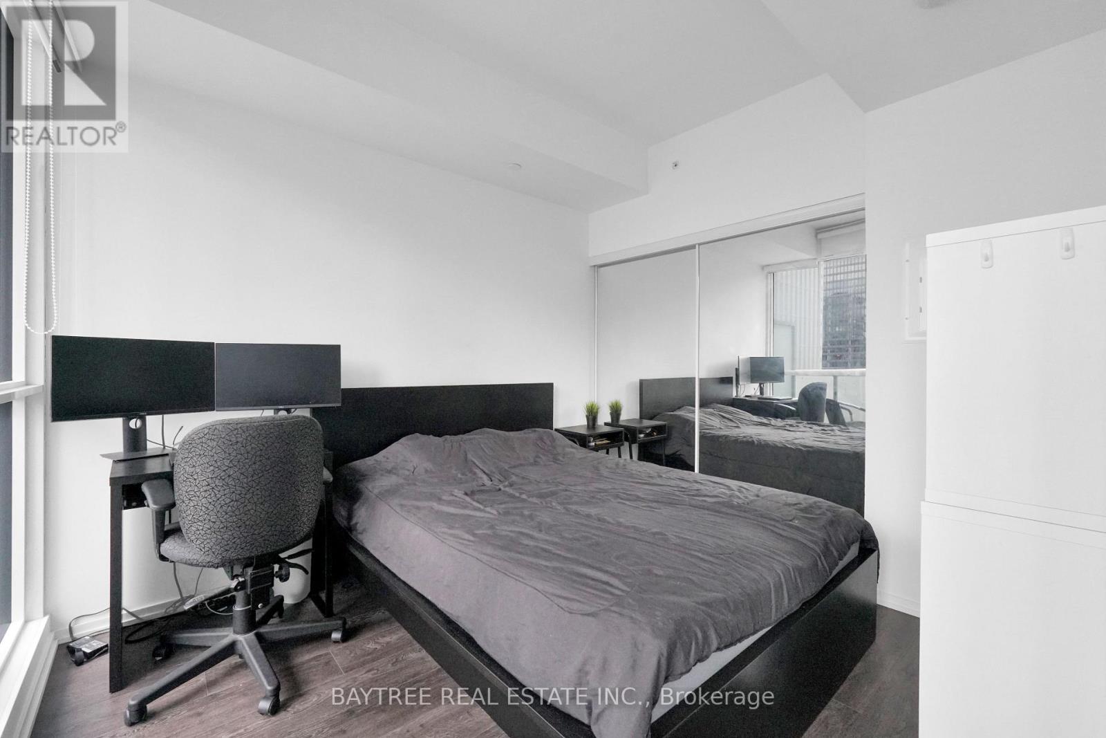 Photo 3 of 2610 70 Temperance Street, Toronto ON