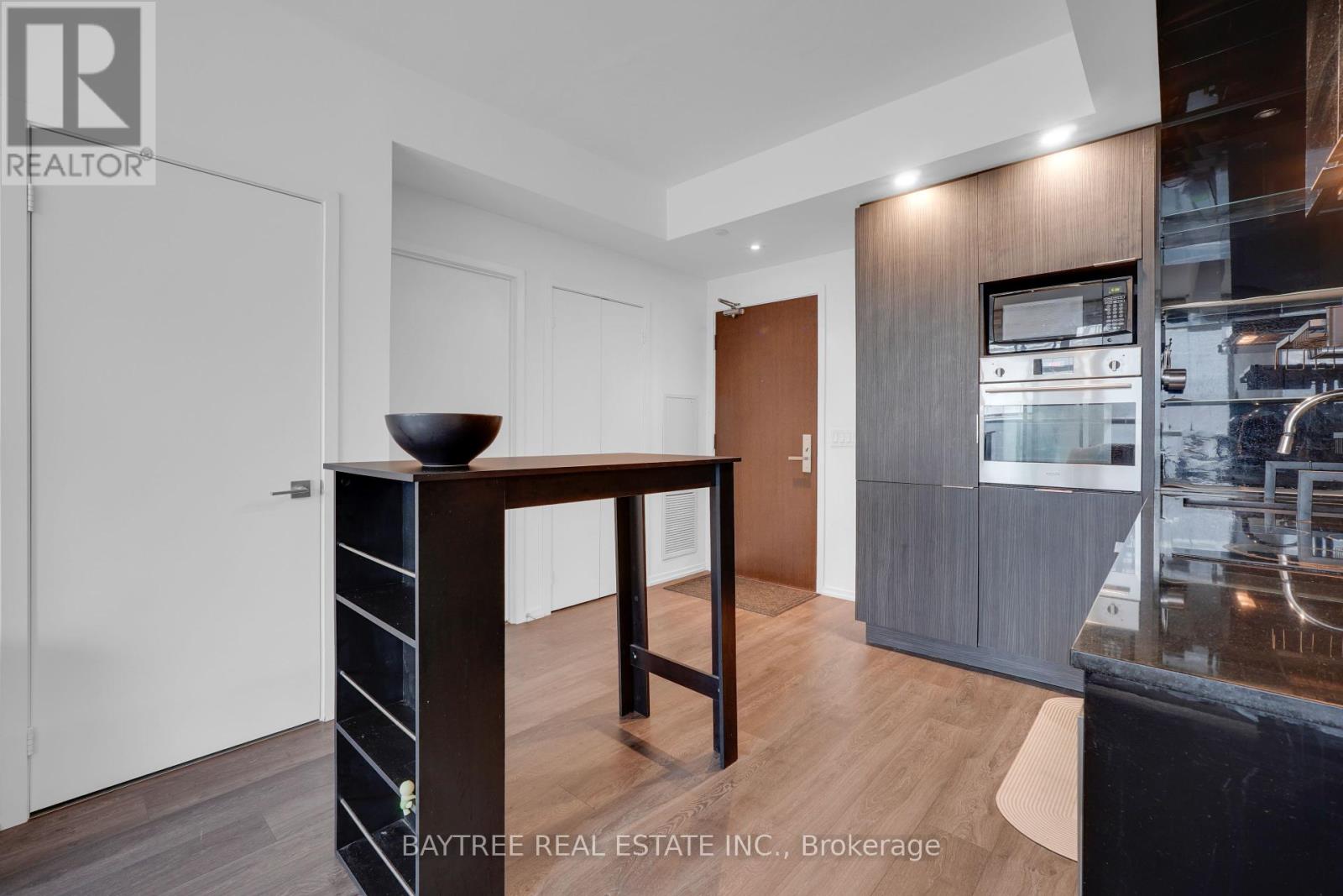 Photo 7 of 2610 70 Temperance Street, Toronto ON