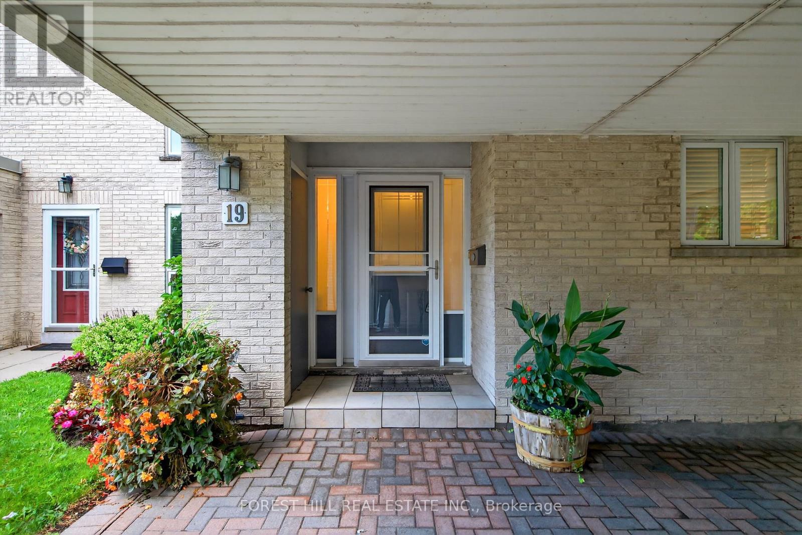 Photo 2 of 187 19 Snowshoe Mill Way, Toronto ON