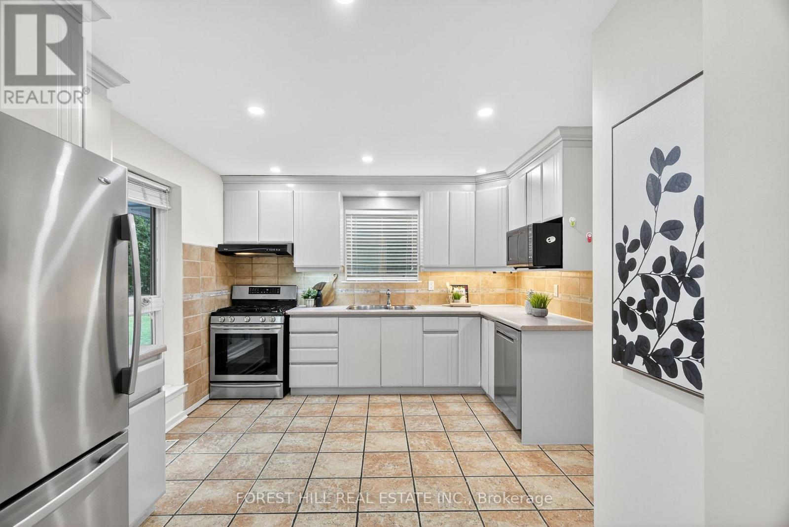 Photo 5 of 187 19 Snowshoe Mill Way, Toronto ON