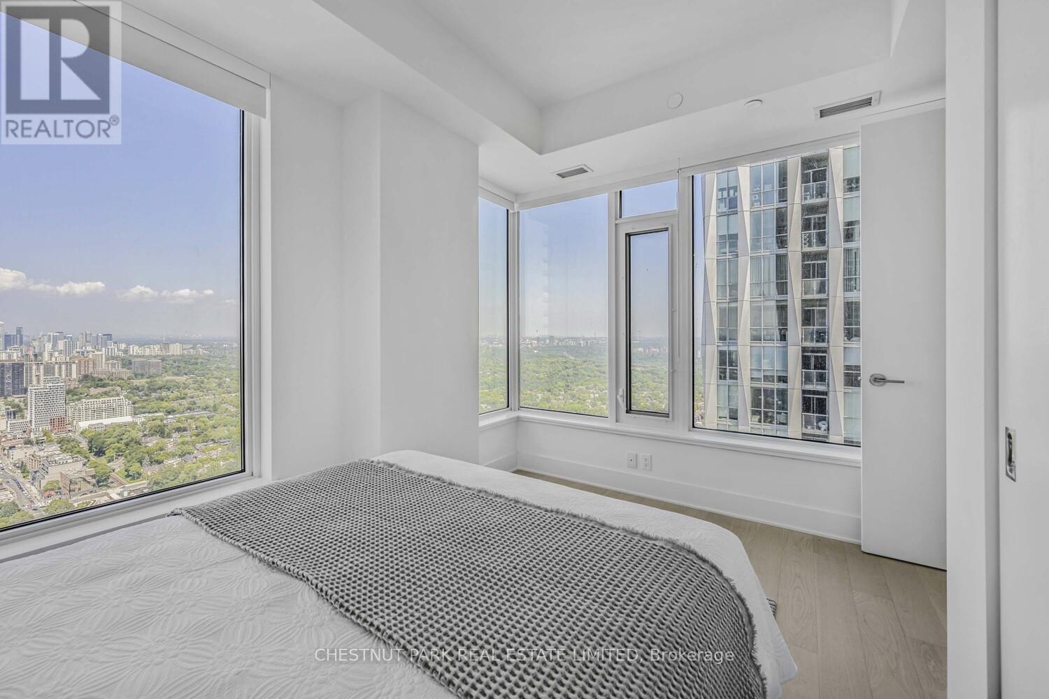 Photo 21 of 4904 11 Yorkville Avenue, Toronto ON