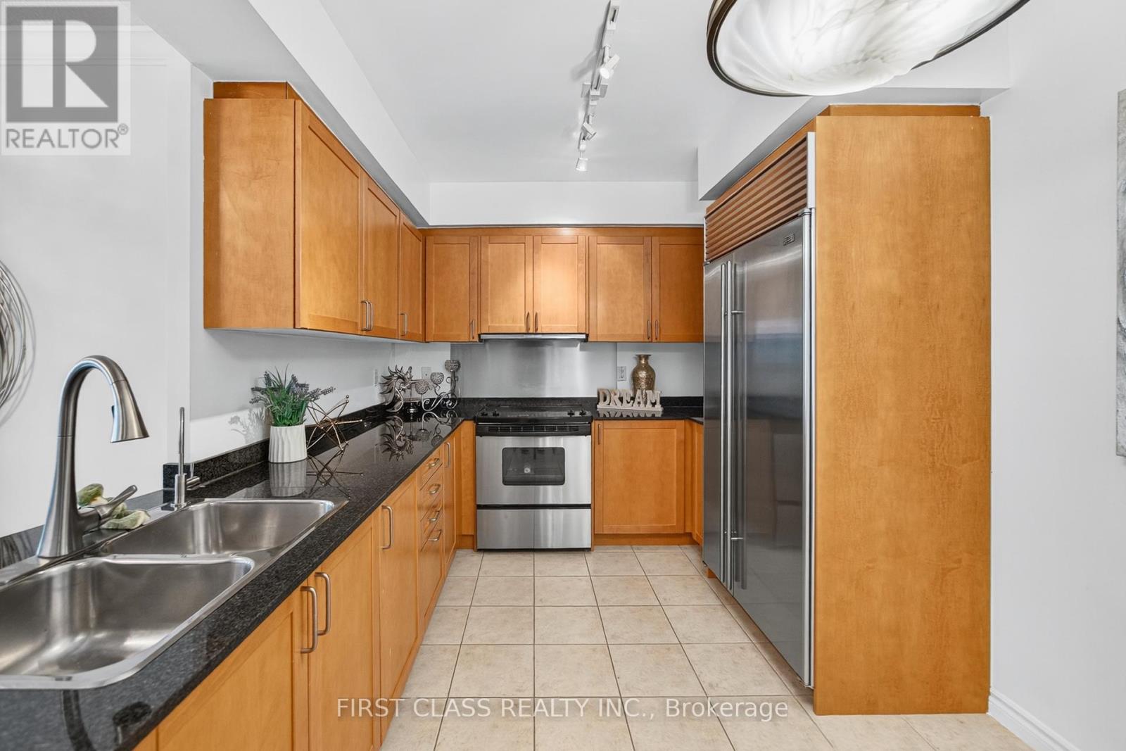 Photo 35 of 711 18 William Carson Crescent, Toronto ON