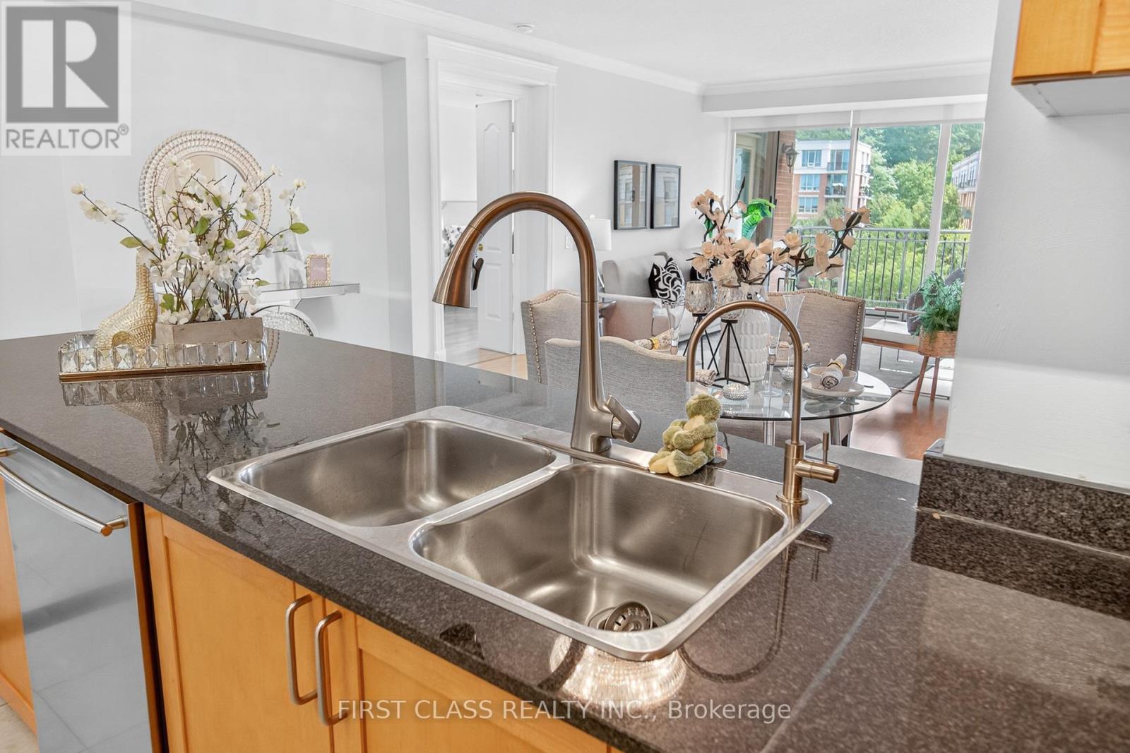 Photo 33 of 711 18 William Carson Crescent, Toronto ON