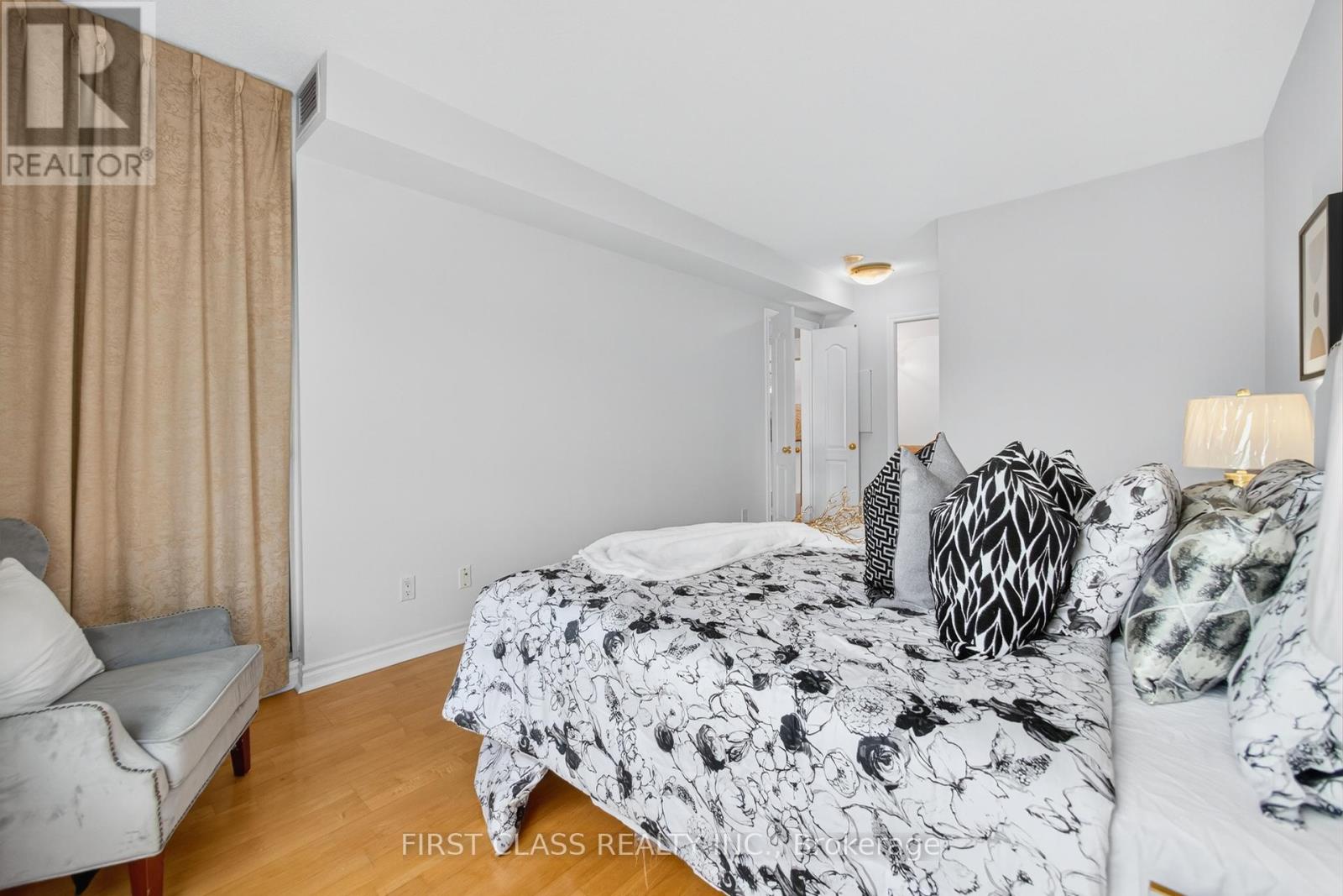 Photo 23 of 711 18 William Carson Crescent, Toronto ON