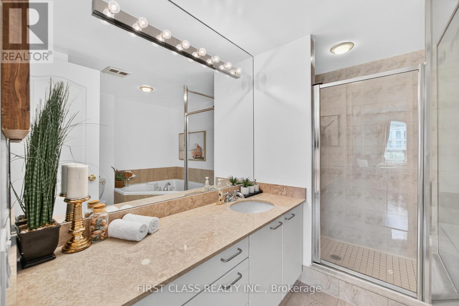 Photo 15 of 711 18 William Carson Crescent, Toronto ON