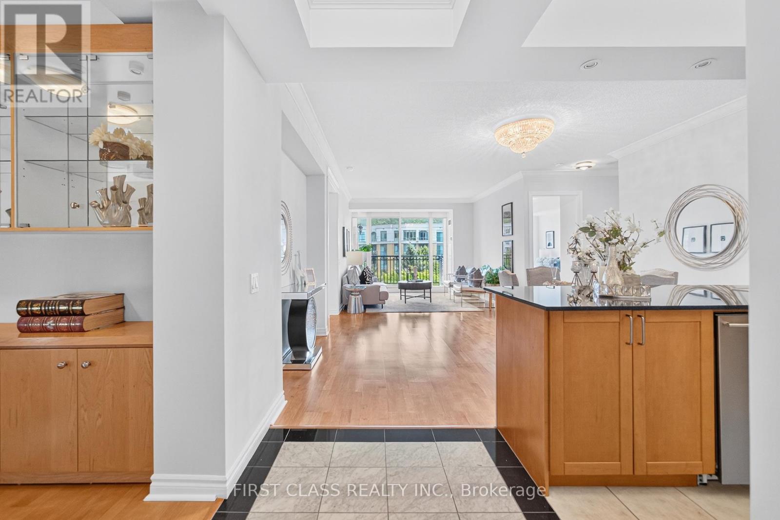 Photo 5 of 711 18 William Carson Crescent, Toronto ON