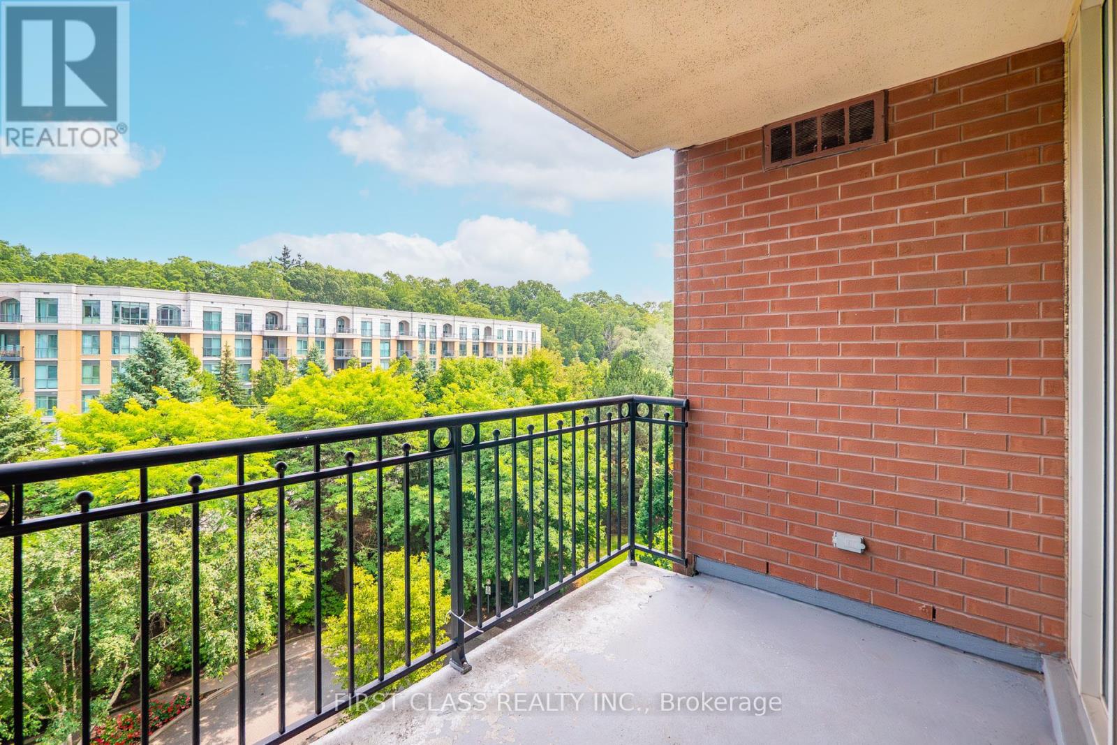 Photo 11 of 711 18 William Carson Crescent, Toronto ON