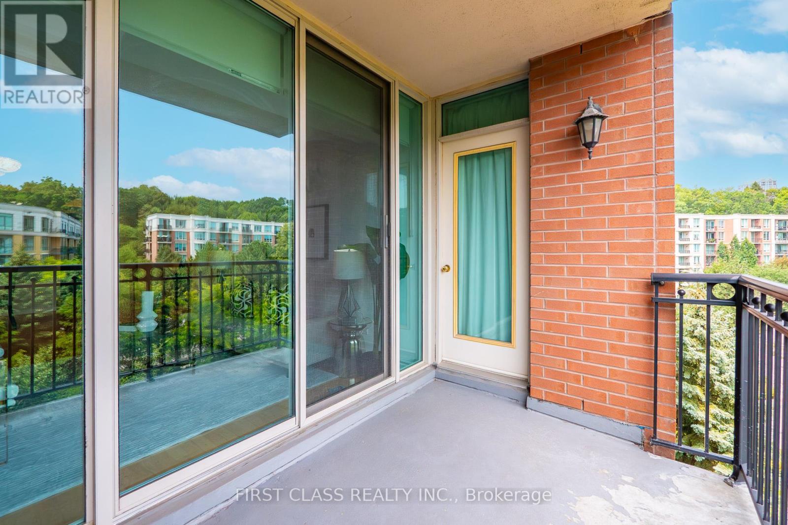 Photo 16 of 711 18 William Carson Crescent, Toronto ON