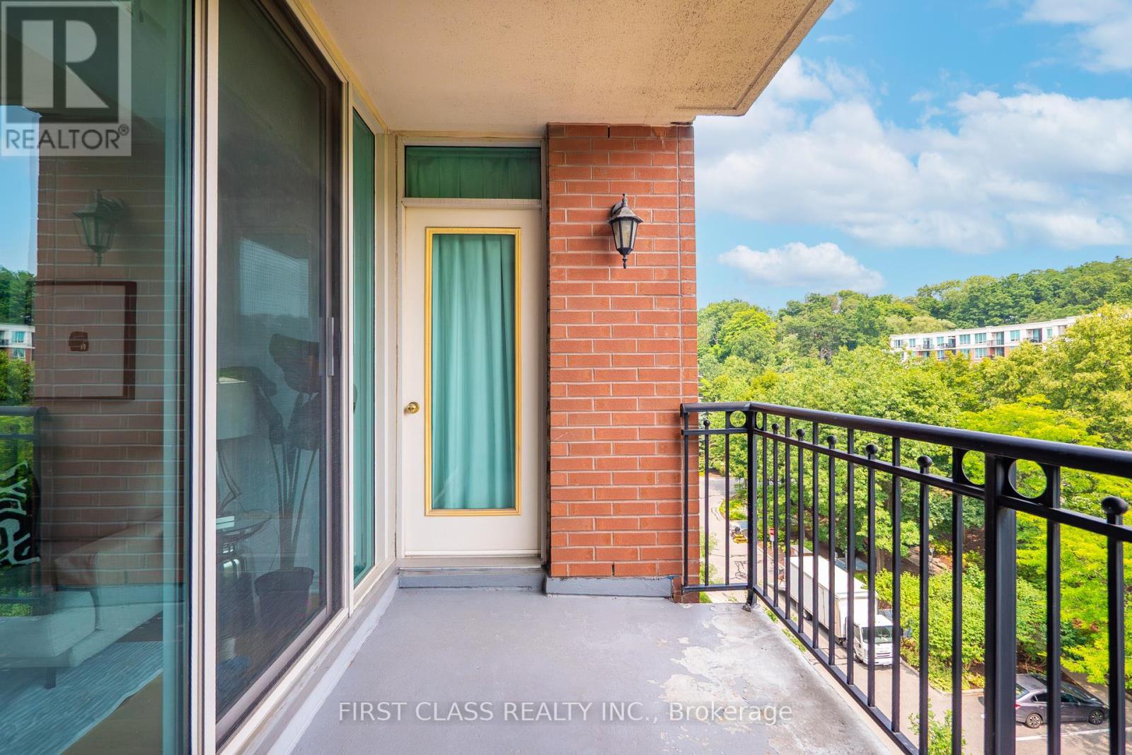 Photo 6 of 711 18 William Carson Crescent, Toronto ON