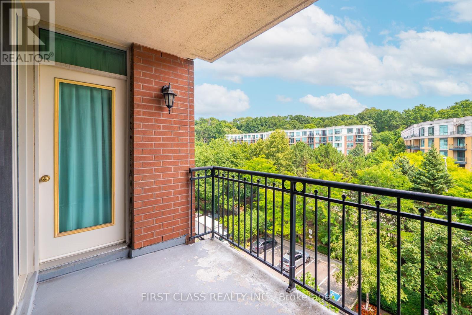 Photo 14 of 711 18 William Carson Crescent, Toronto ON