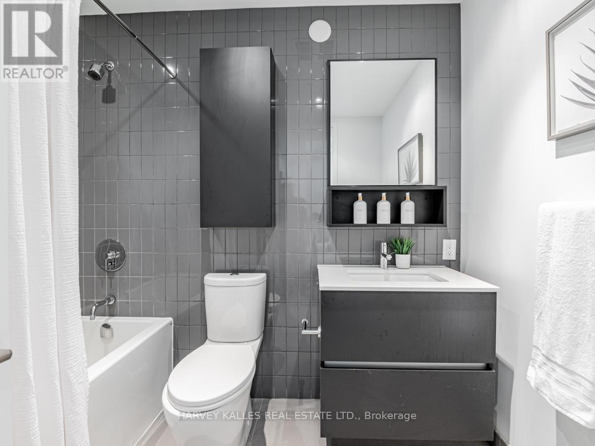 Photo 1 of 314 377 Madison Avenue, Toronto ON