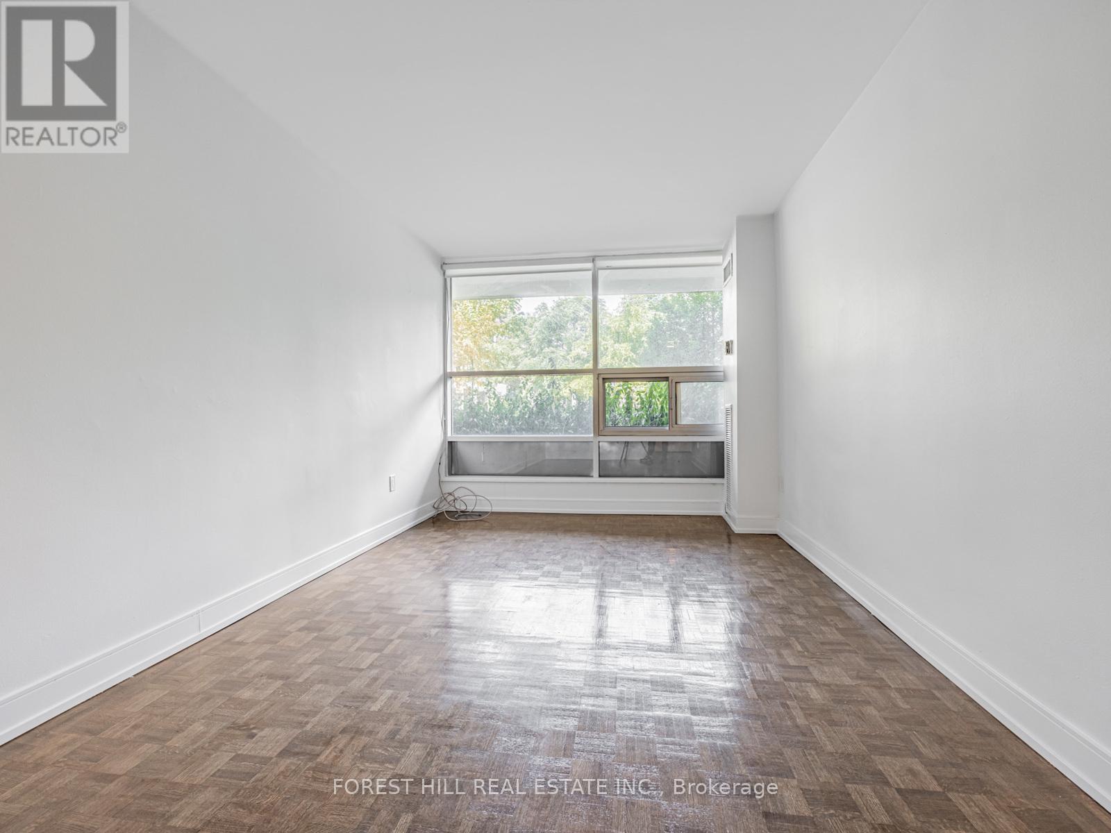 Photo 10 of 104 7 Jackes Avenue, Toronto ON