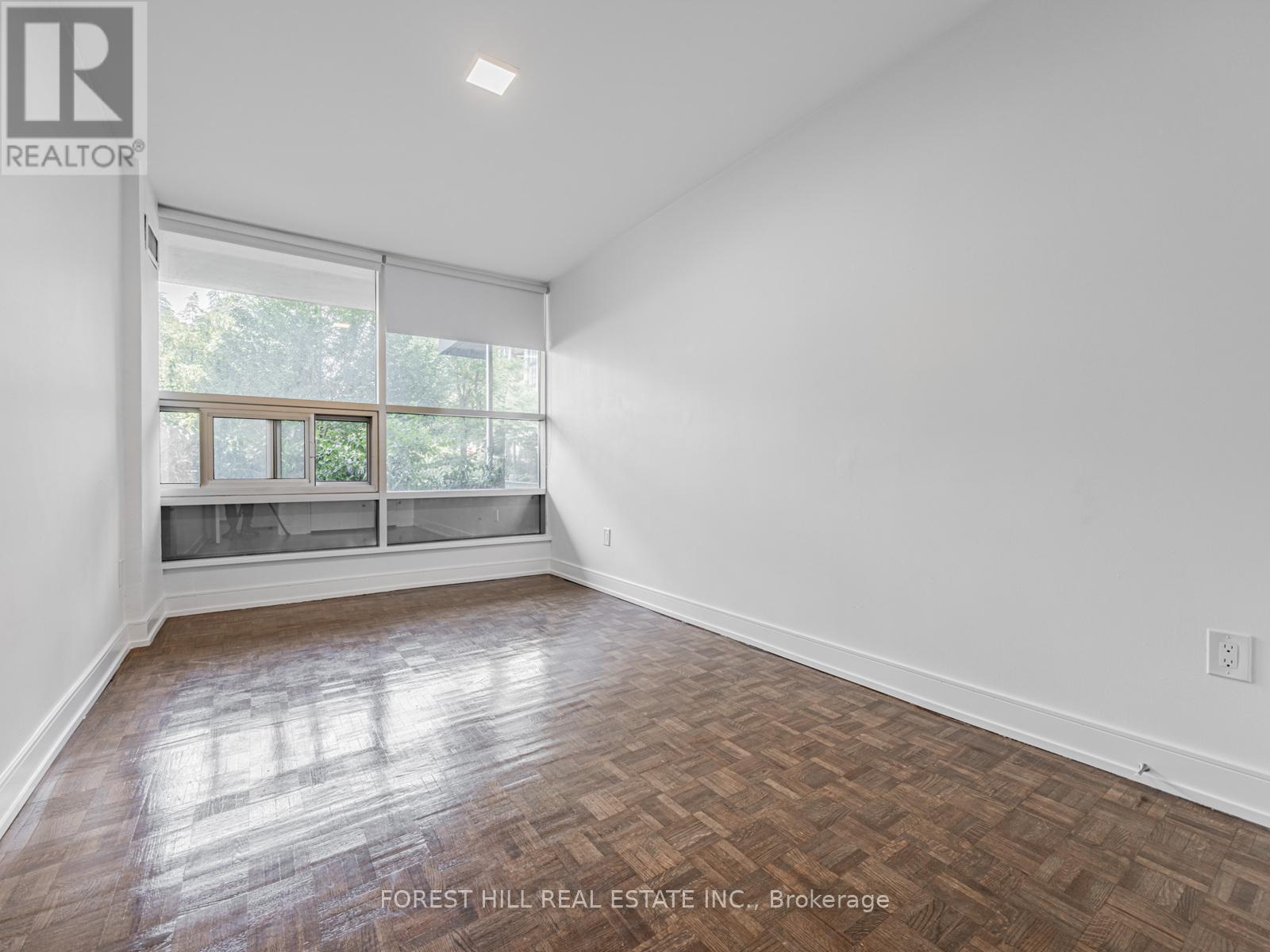 Photo 5 of 104 7 Jackes Avenue, Toronto ON