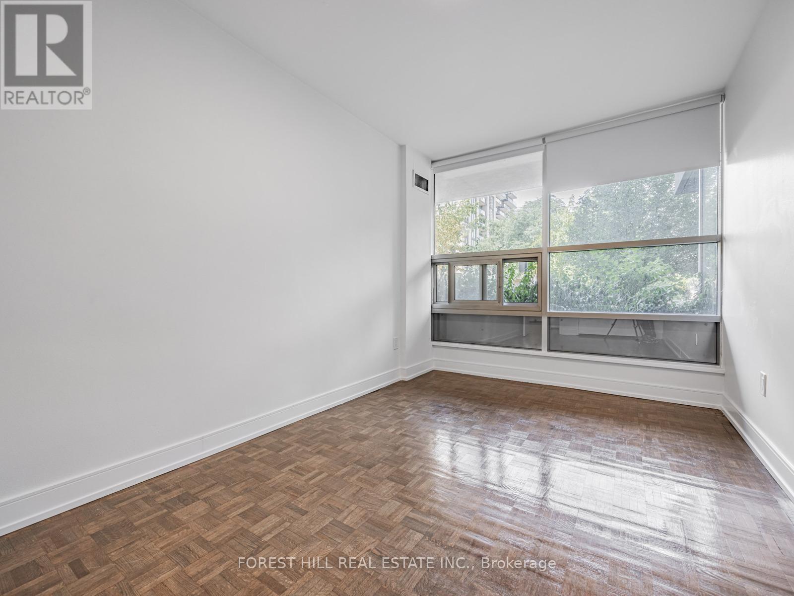 Photo 3 of 104 7 Jackes Avenue, Toronto ON