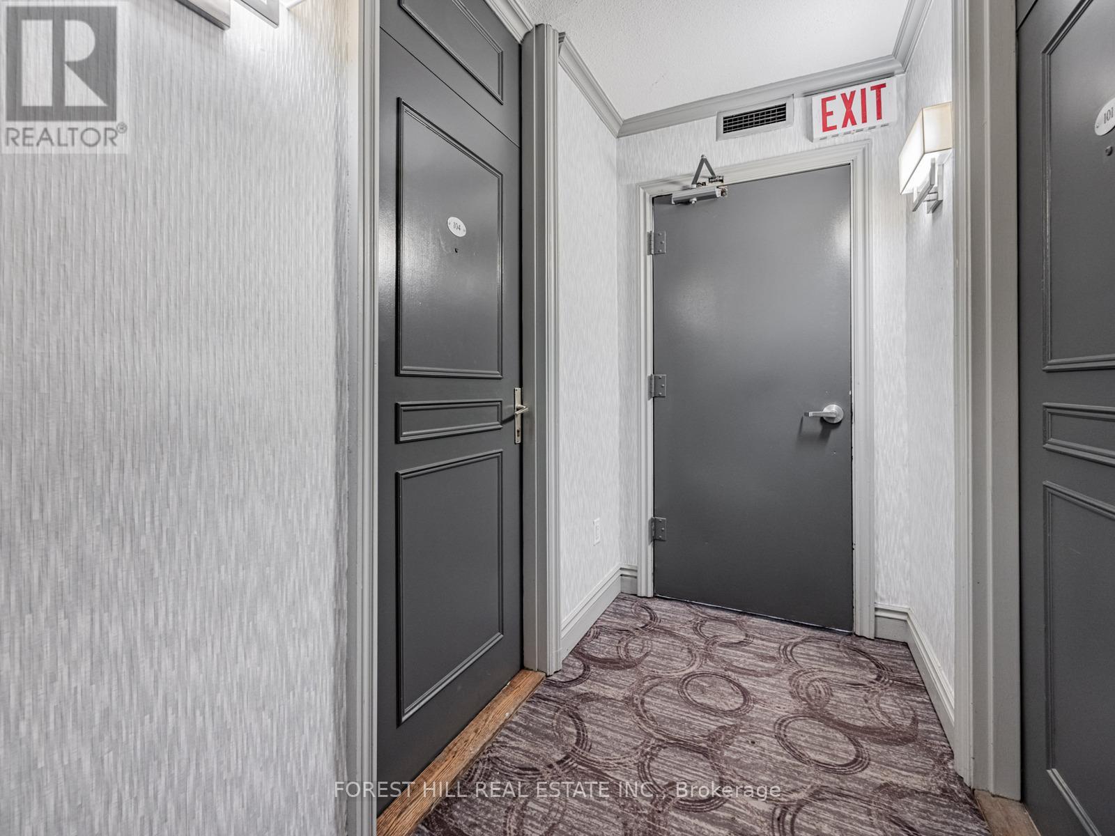 Photo 2 of 104 7 Jackes Avenue, Toronto ON