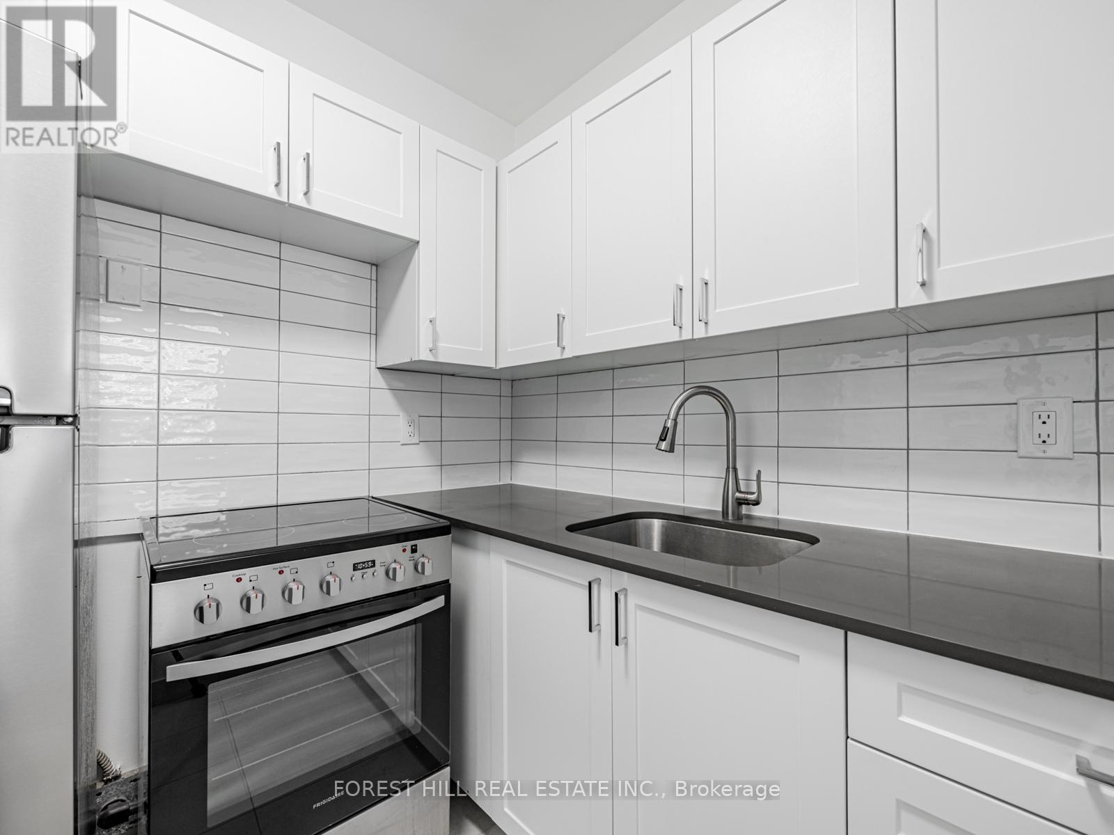 Photo 25 of 104 7 Jackes Avenue, Toronto ON
