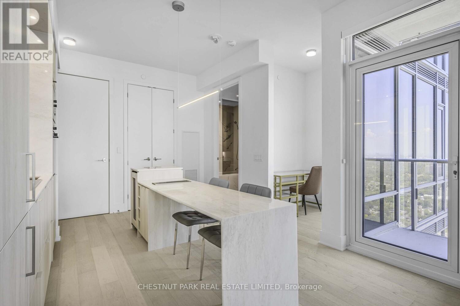 Photo 22 of 4904 11 Yorkville Avenue, Toronto ON
