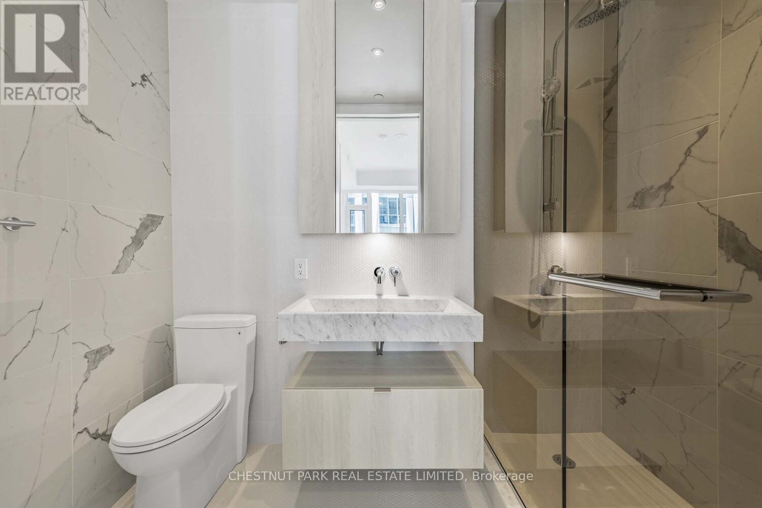 Photo 10 of 4904 11 Yorkville Avenue, Toronto ON