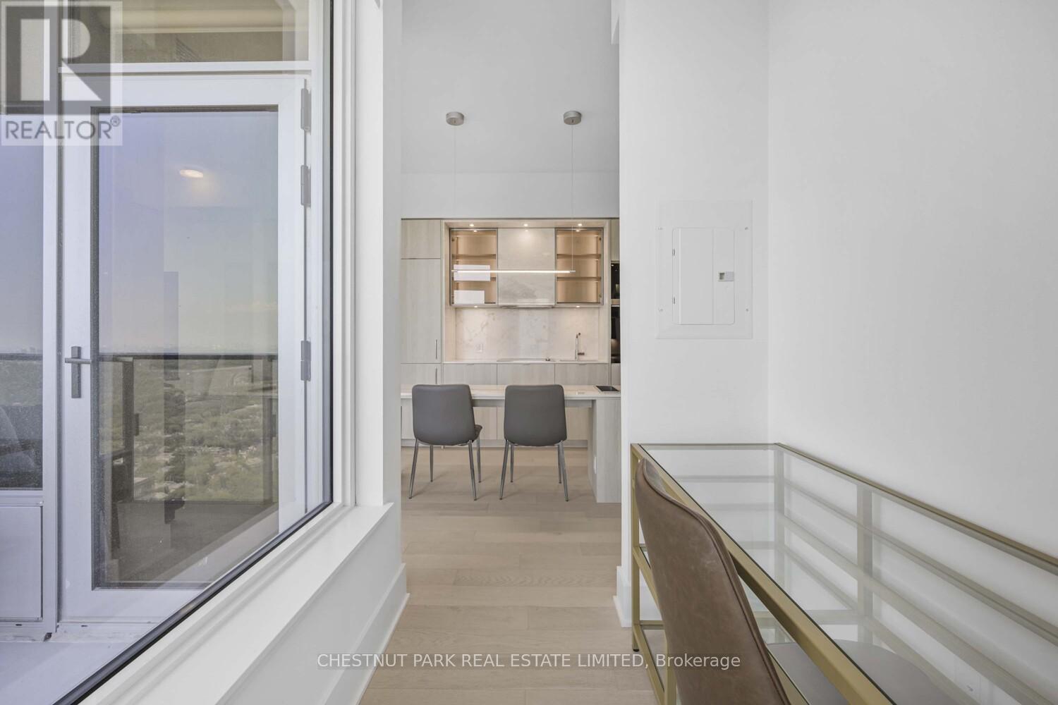 Photo 8 of 4904 11 Yorkville Avenue, Toronto ON