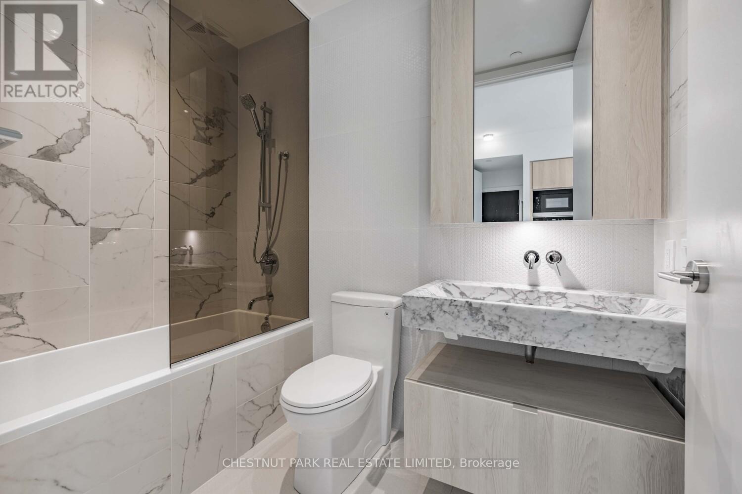 Photo 9 of 4904 11 Yorkville Avenue, Toronto ON
