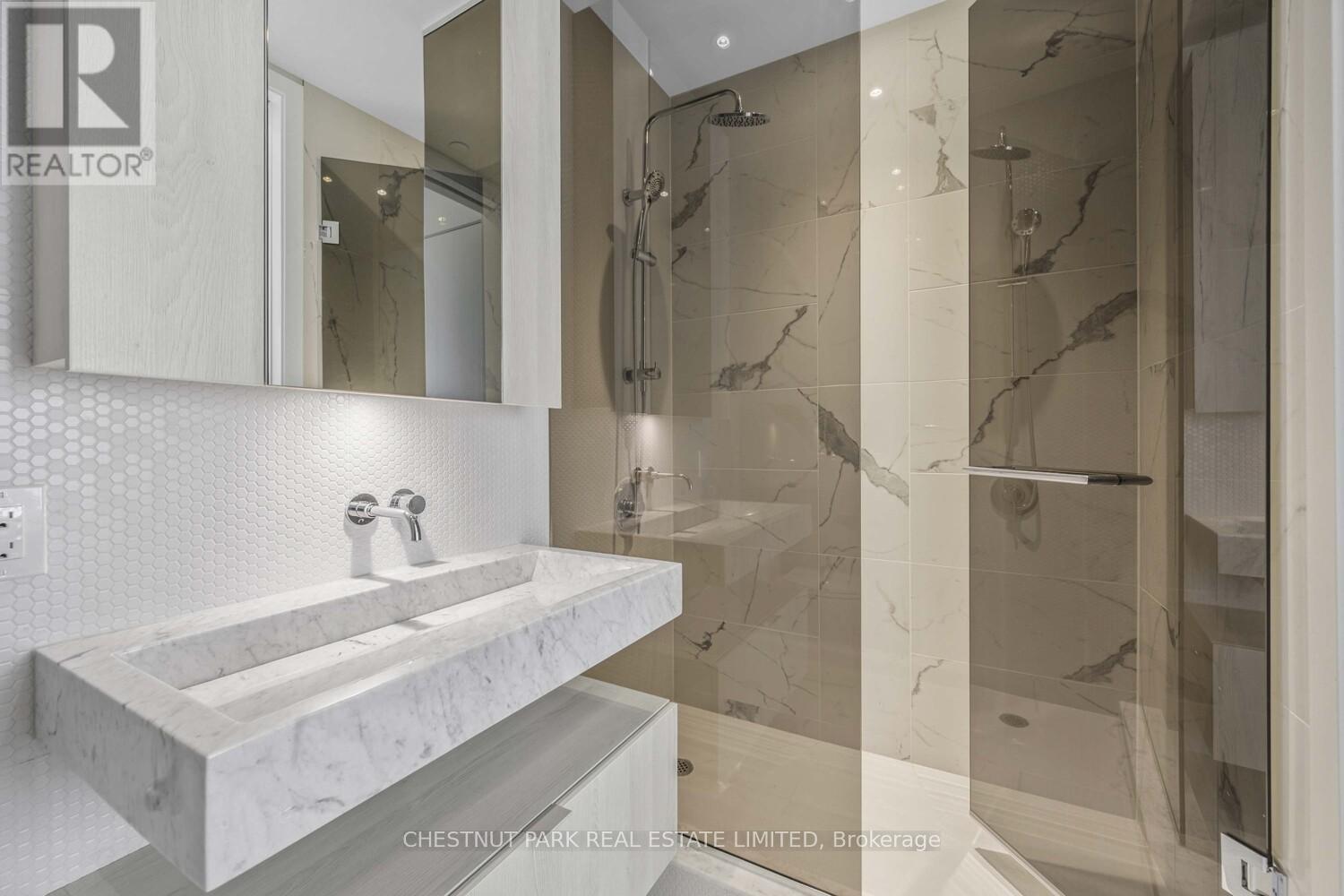 Photo 13 of 4904 11 Yorkville Avenue, Toronto ON