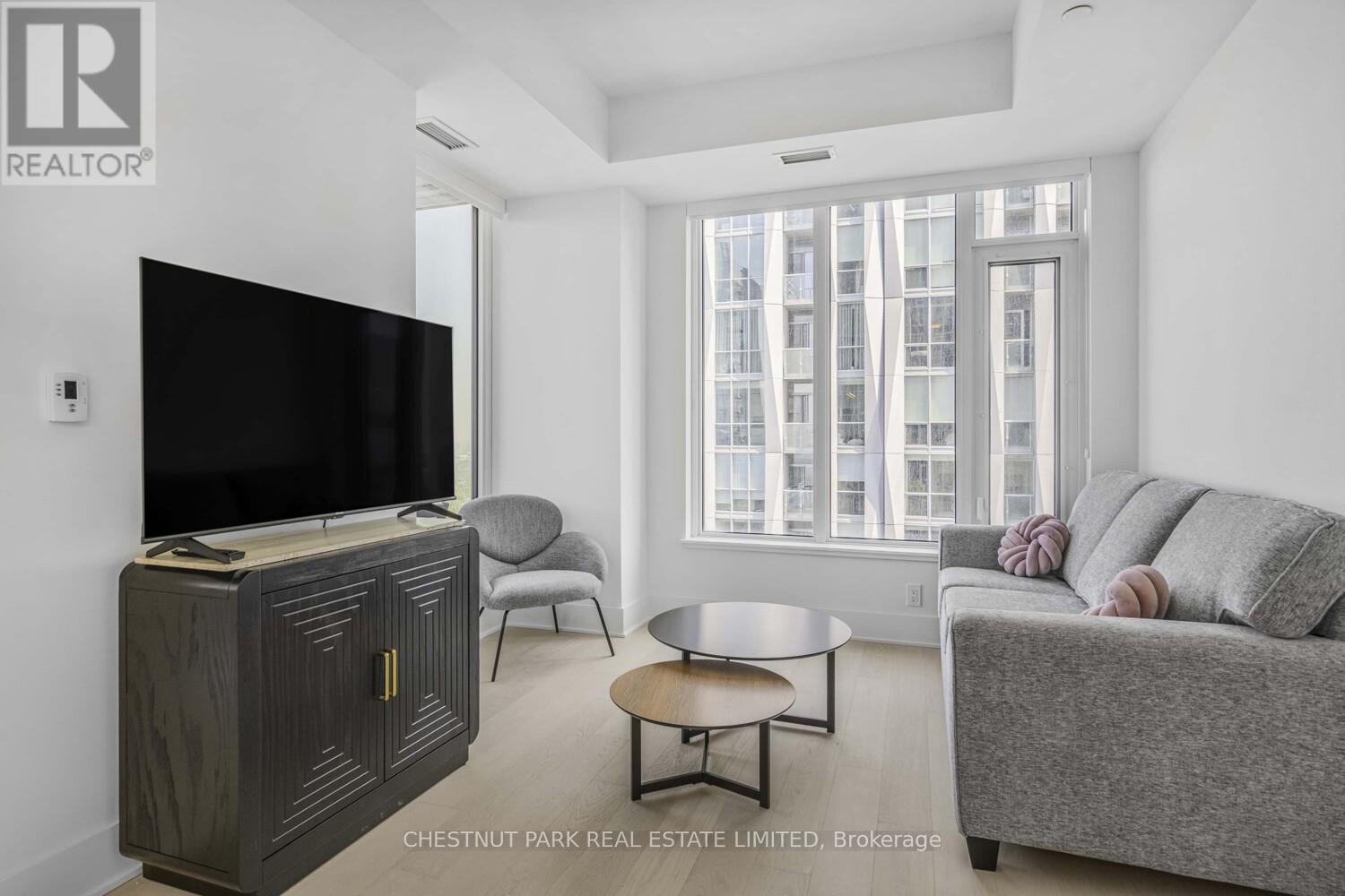 Photo 7 of 4904 11 Yorkville Avenue, Toronto ON