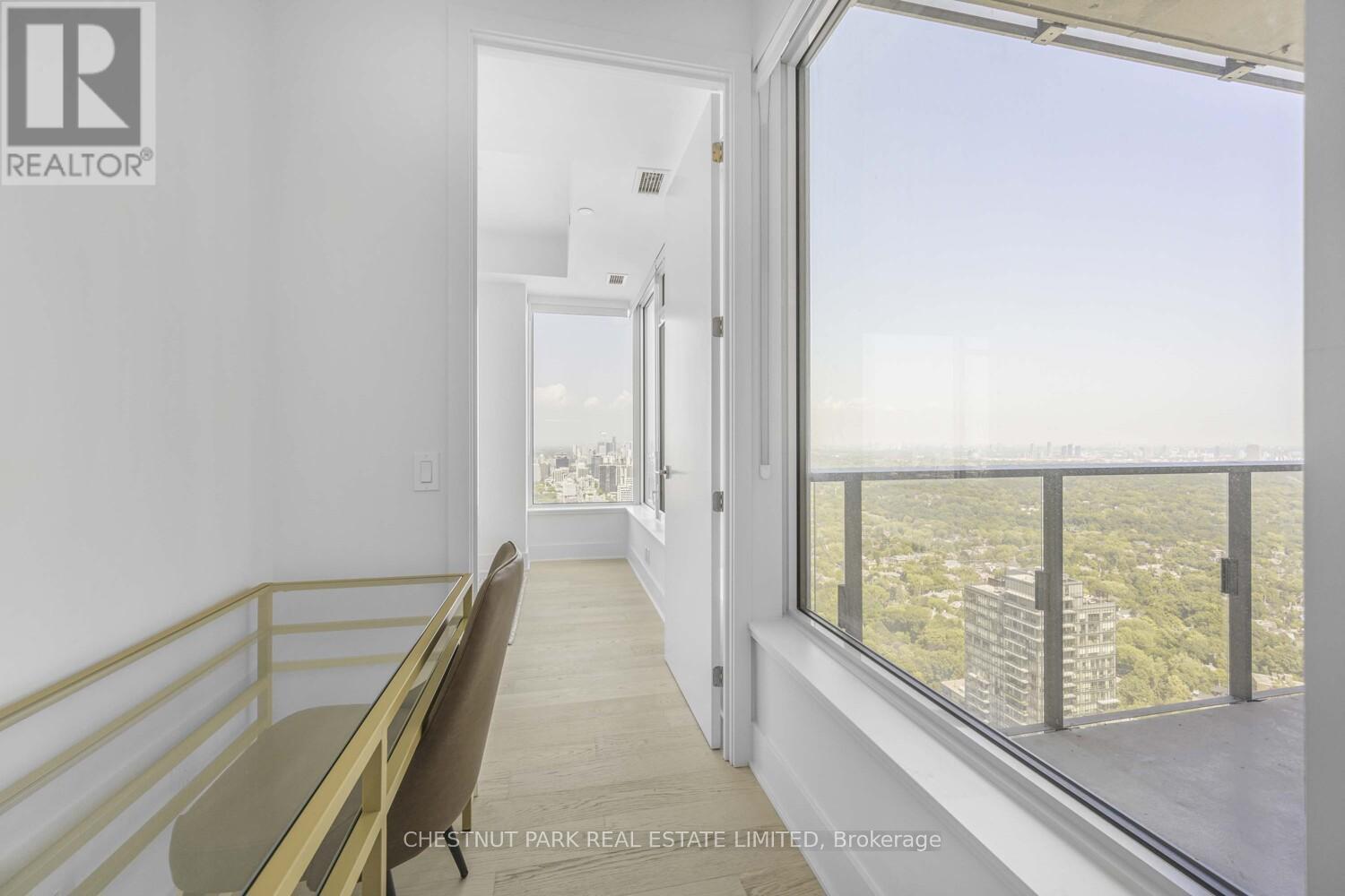 Photo 17 of 4904 11 Yorkville Avenue, Toronto ON