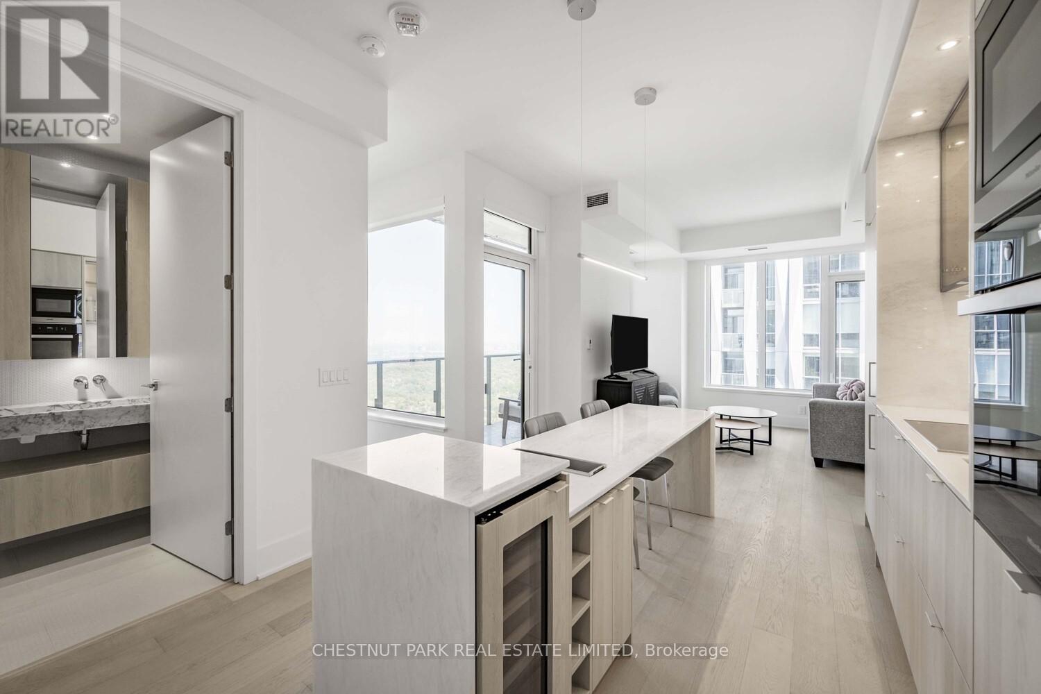Photo 25 of 4904 11 Yorkville Avenue, Toronto ON